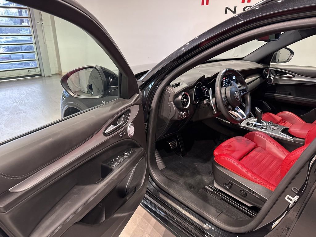 Used 2023 Alfa Romeo Stelvio Veloce image 12