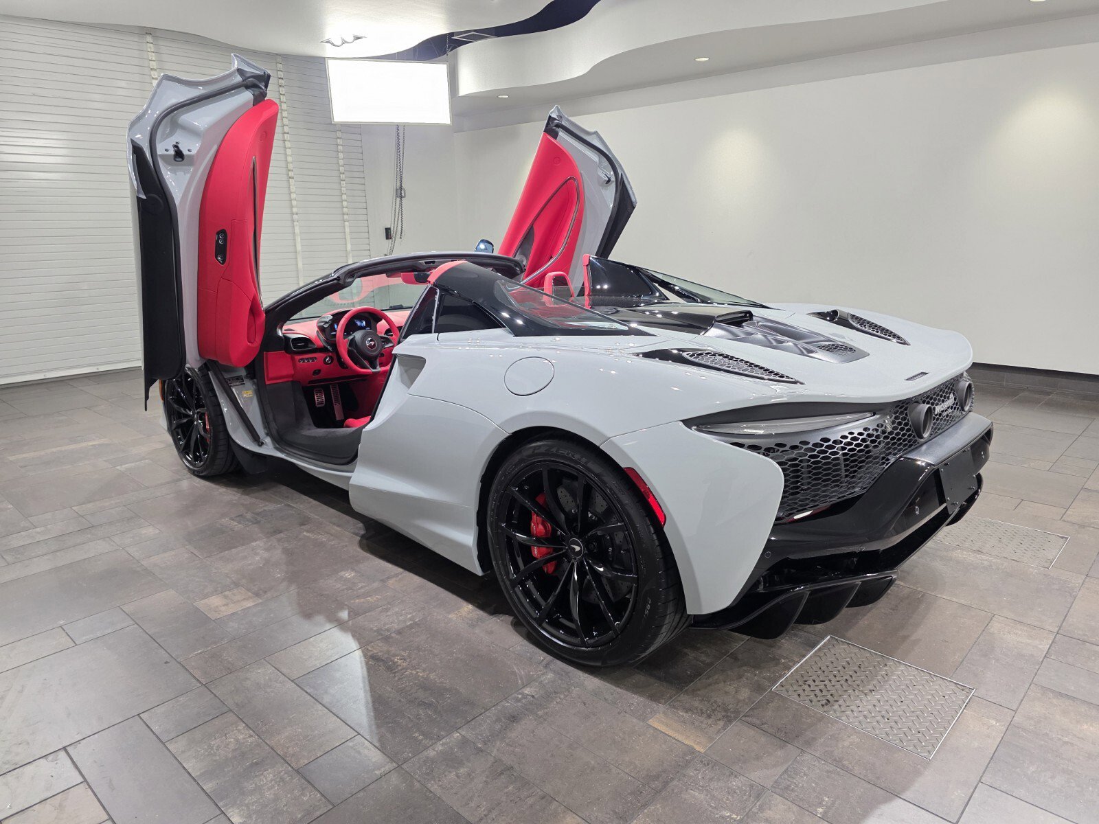 New 2026 McLaren Artura Spider RWD image 29