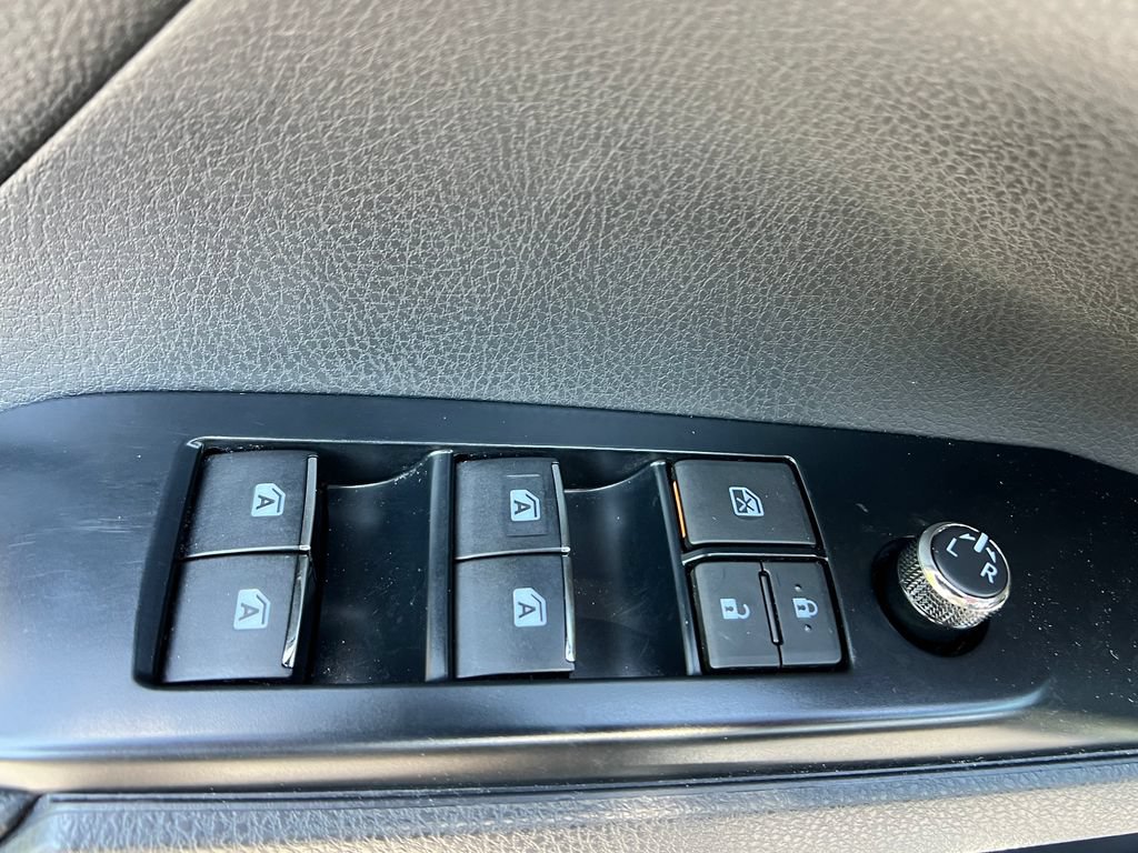 Used 2020 Toyota Camry XLE FWD image 12