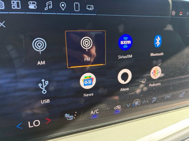 Used 2025 Chevrolet Traverse LT AWD/4WD image 5