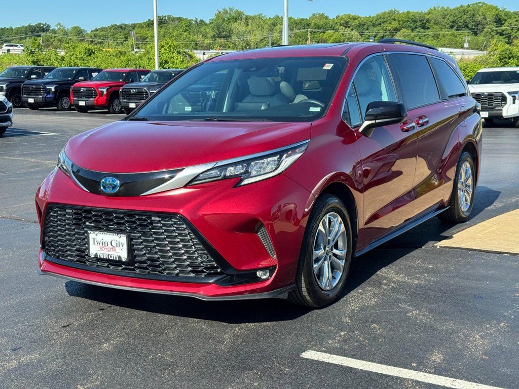 Certified 2022 Toyota Sienna XSE AWD/4WD image 8