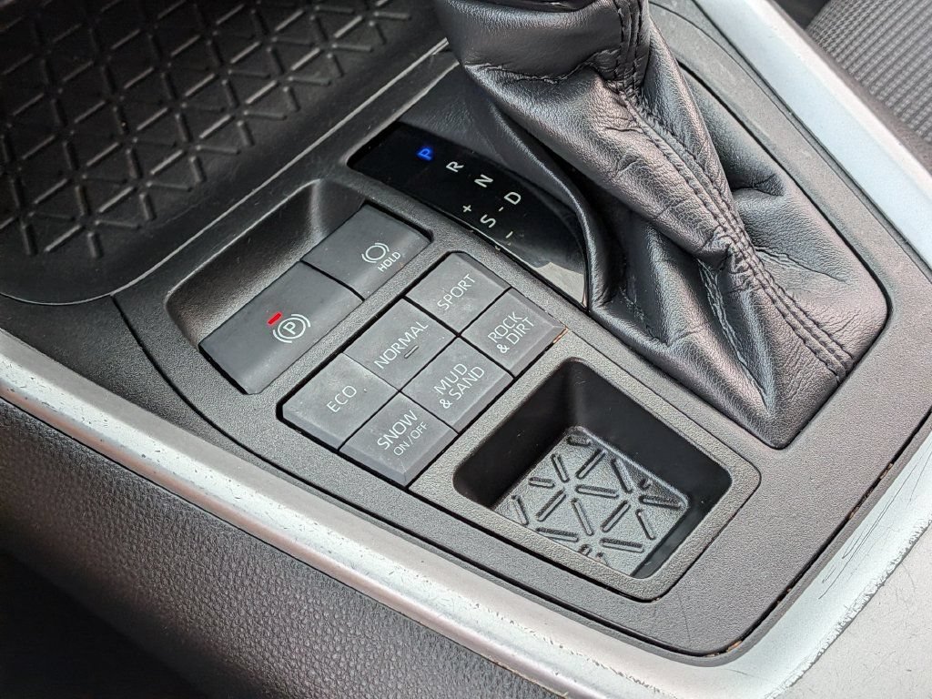 Used 2022 Toyota RAV4 LE AWD/4WD image 30