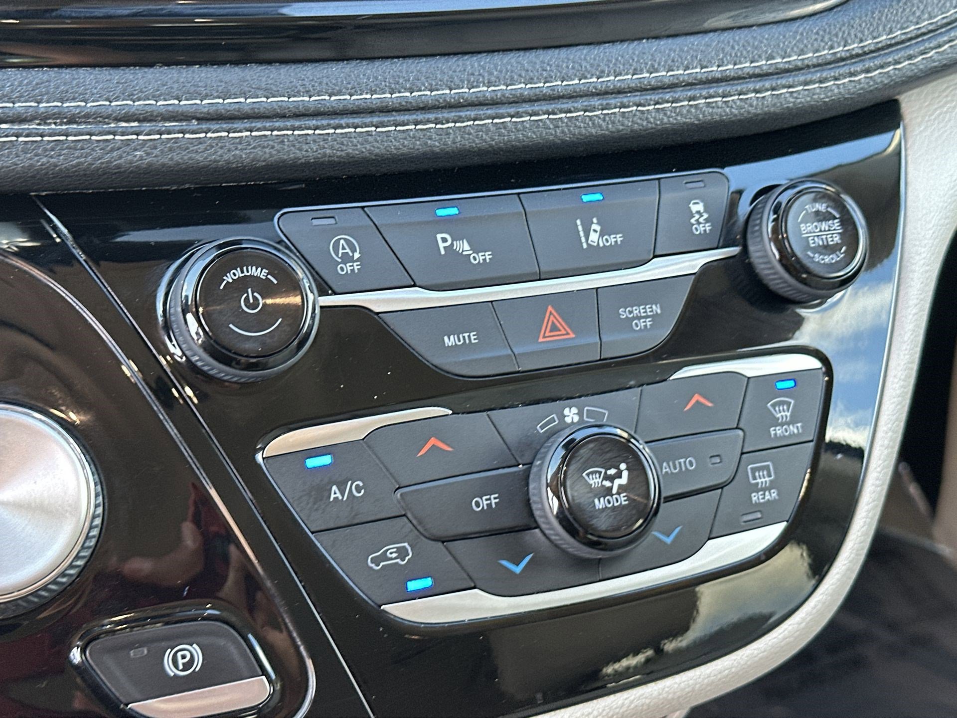 Used 2021 Chrysler Pacifica Touring-L FWD image 16
