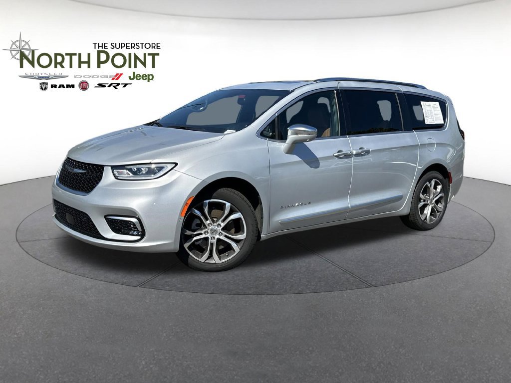 Used 2024 Chrysler Pacifica Pinnacle w/ Trailer Tow Group AWD/4WD image 1