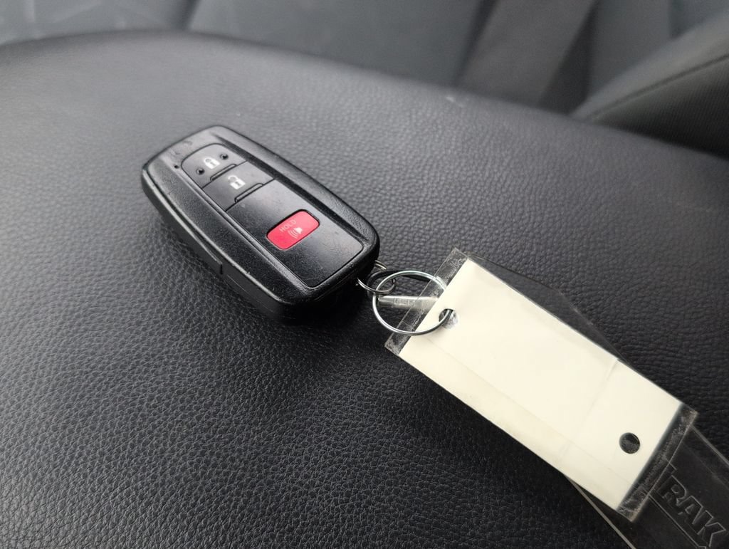Used 2020 Toyota RAV4 XLE AWD/4WD image 27