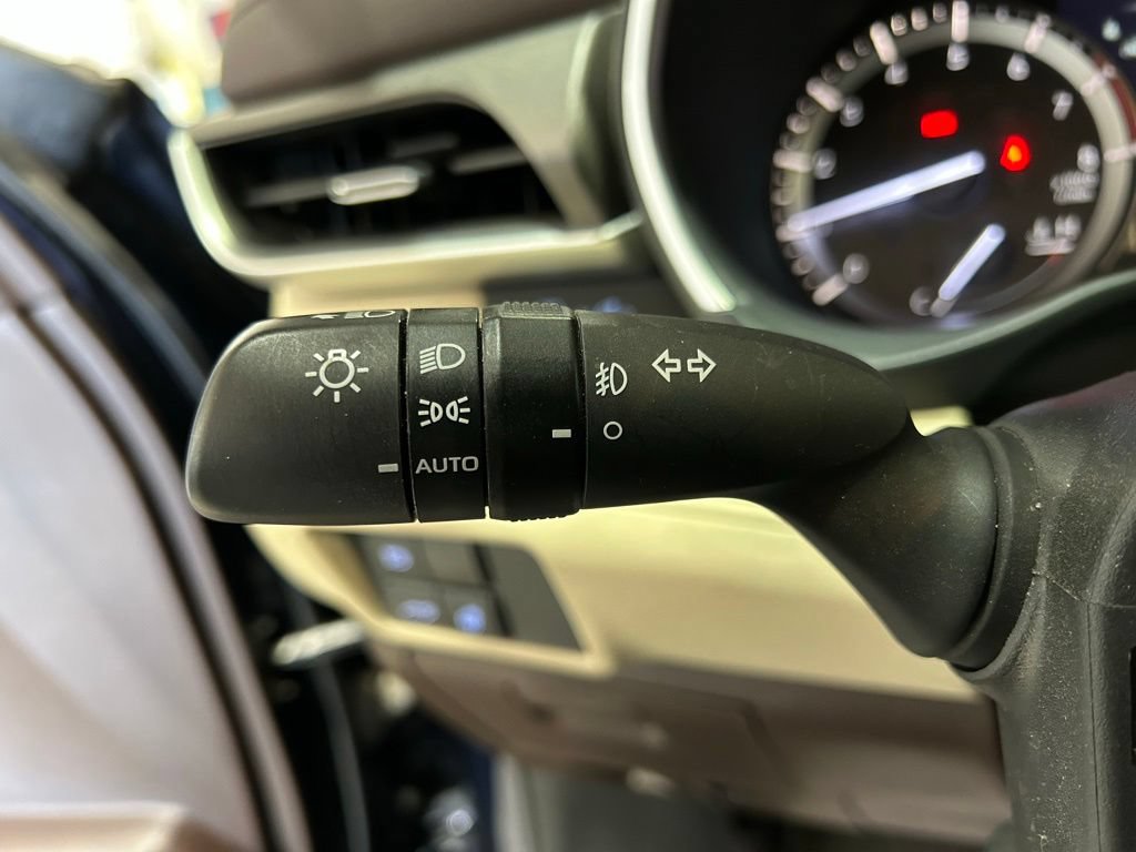 Used 2022 Toyota Highlander XLE AWD/4WD image 21