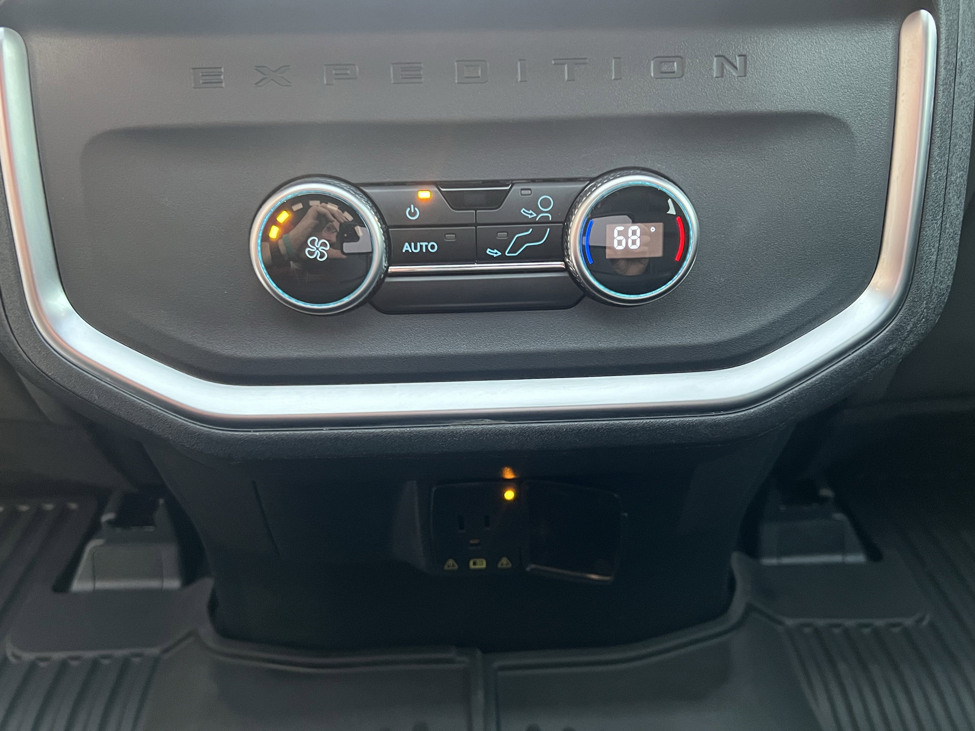 Used 2025 Ford Expedition Max Active AWD/4WD image 46