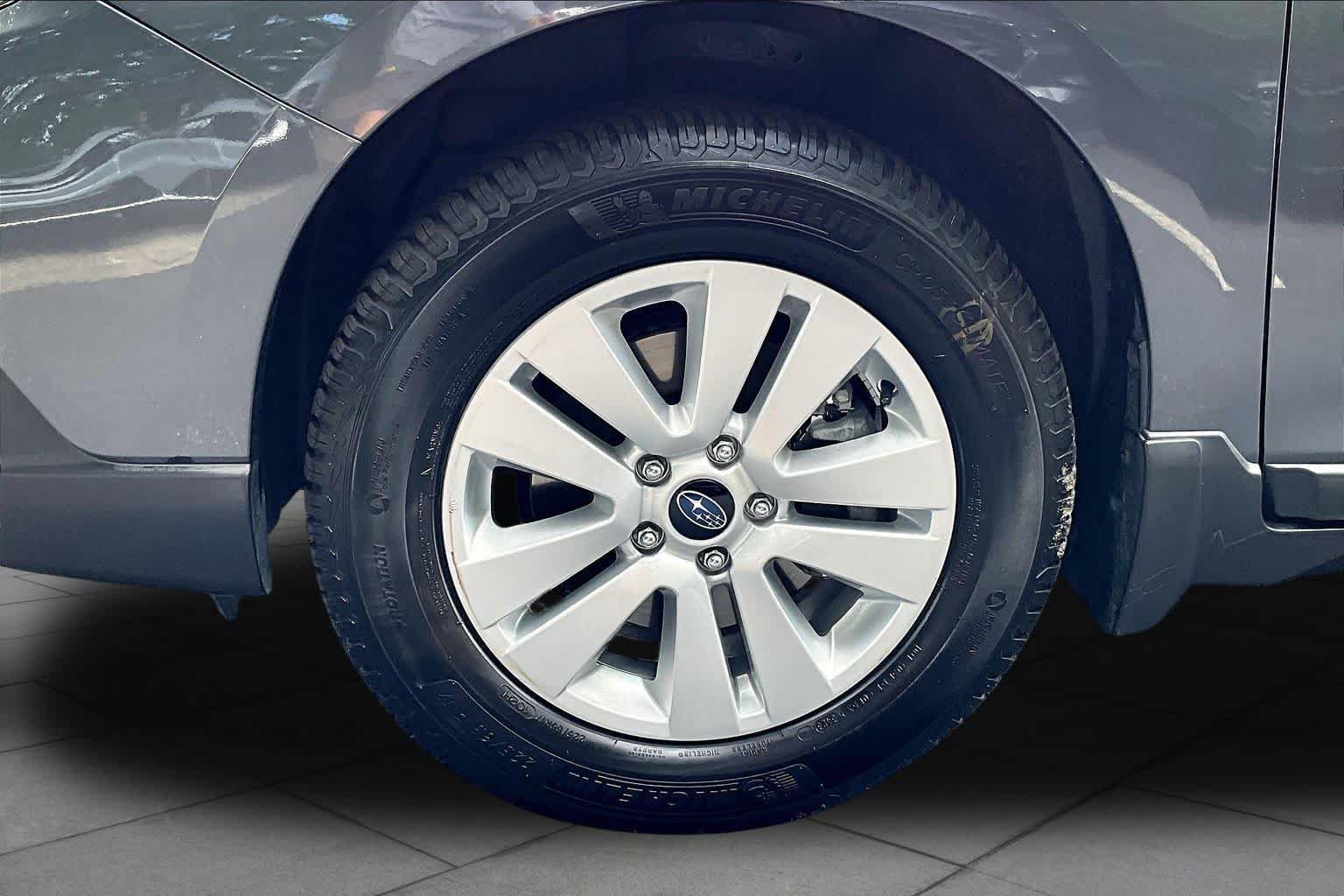 Used 2018 Subaru Outback 2.5i Premium AWD/4WD image 11