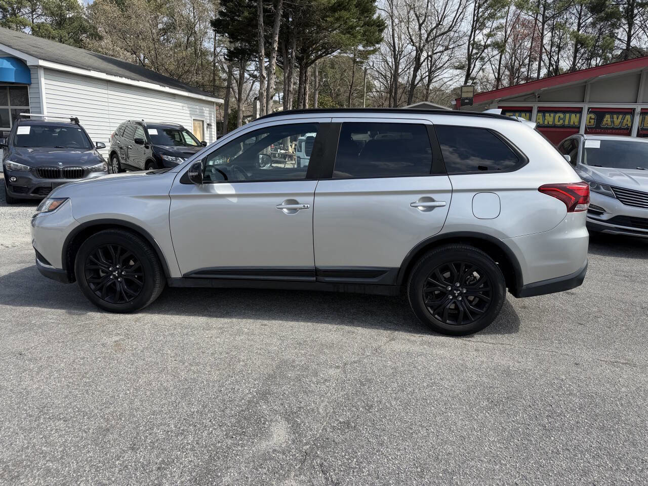 Used 2019 Mitsubishi Outlander LE image 3