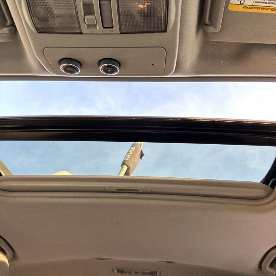 Used 2008 Nissan Pathfinder SE w/ Premium Pkg image 18