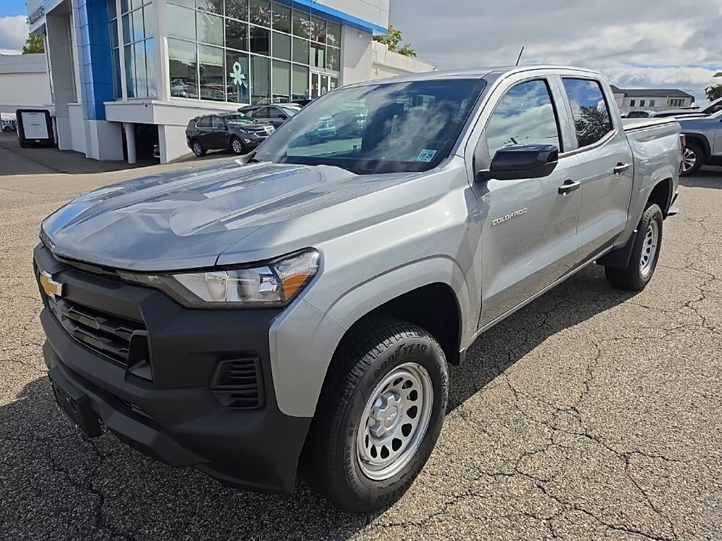 Used 2024 Chevrolet Colorado W/T w/ Safety Package RWD image 7