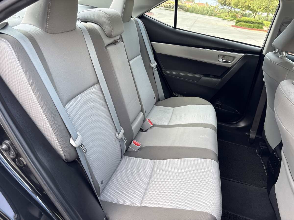 Used 2017 Toyota Corolla LE w/ Carpet Mat Package (TMS) FWD image 14