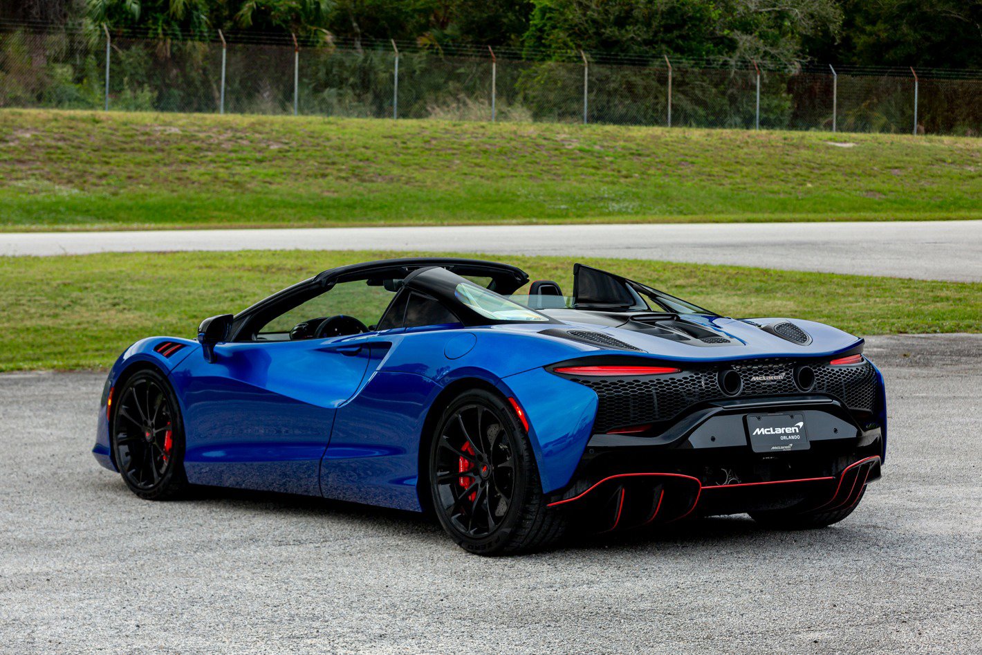 New 2025 McLaren Artura Spider image 9