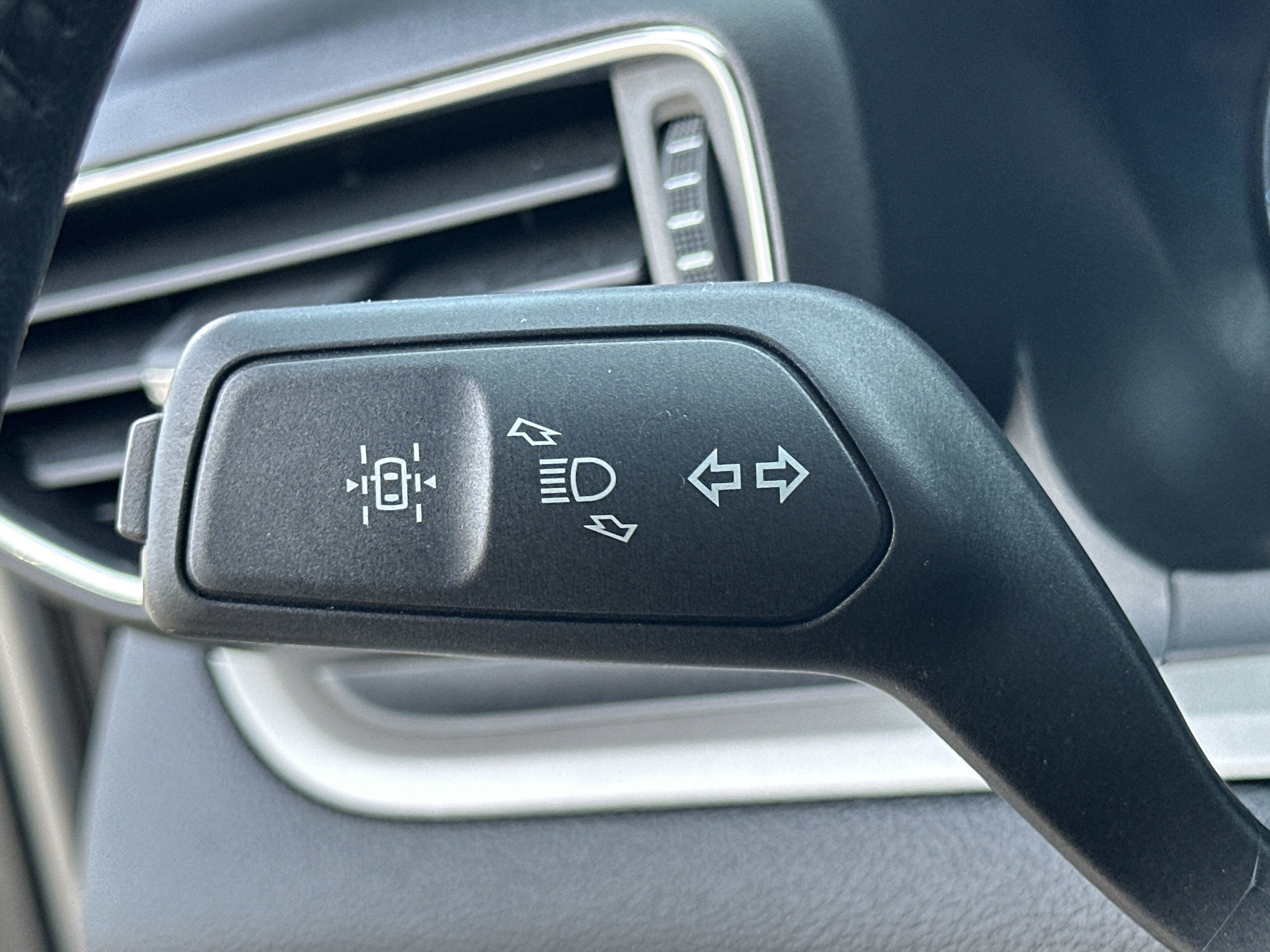 Used 2024 Ford Explorer XLT w/ Equipment Group 202A image 15