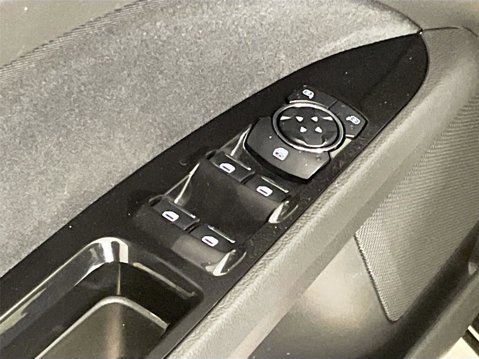 Used 2013 Ford Fusion SE FWD image 18