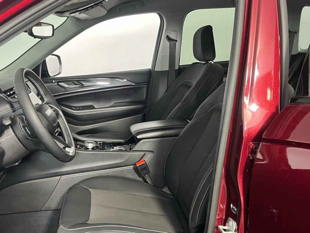 Used 2023 Jeep Grand Cherokee Laredo w/ Luxury Tech Group I image 19