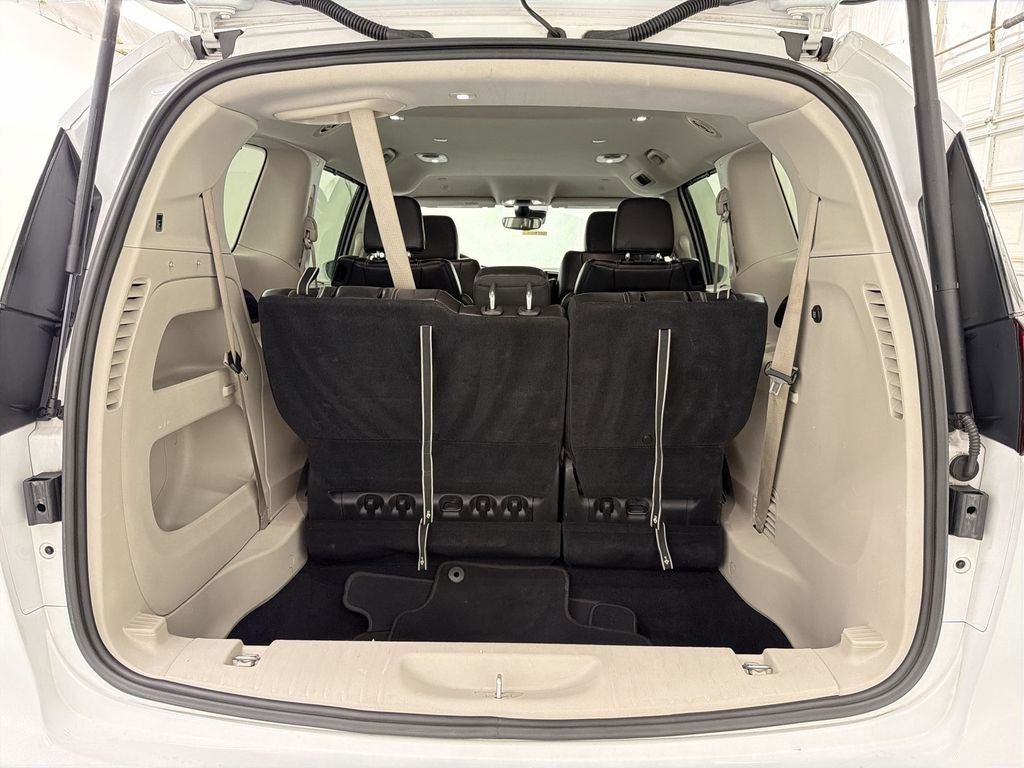 Used 2022 Chrysler Pacifica Touring-L image 15