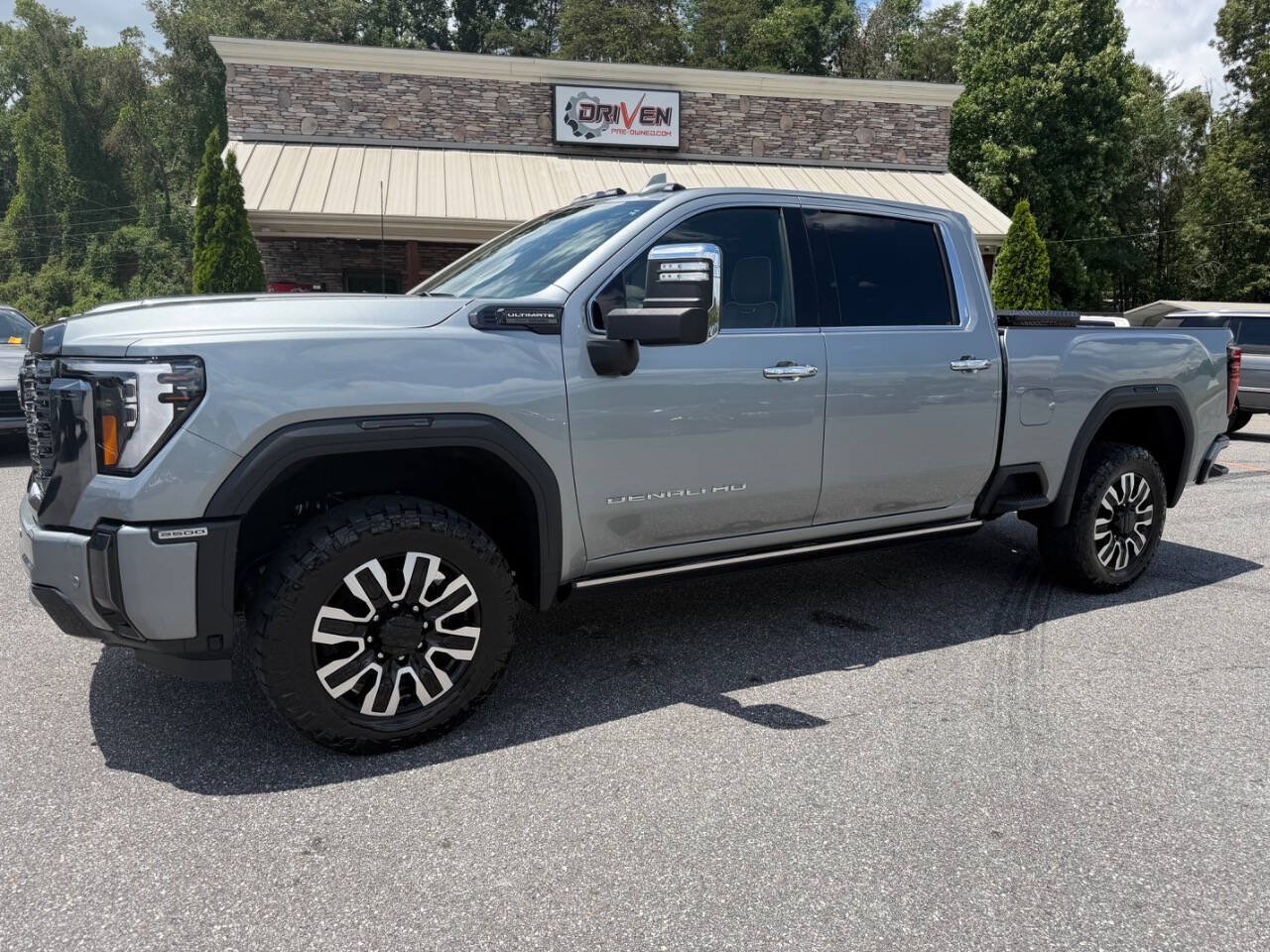 Used 2024 GMC Sierra 2500 Denali Ultimate AWD/4WD image 1
