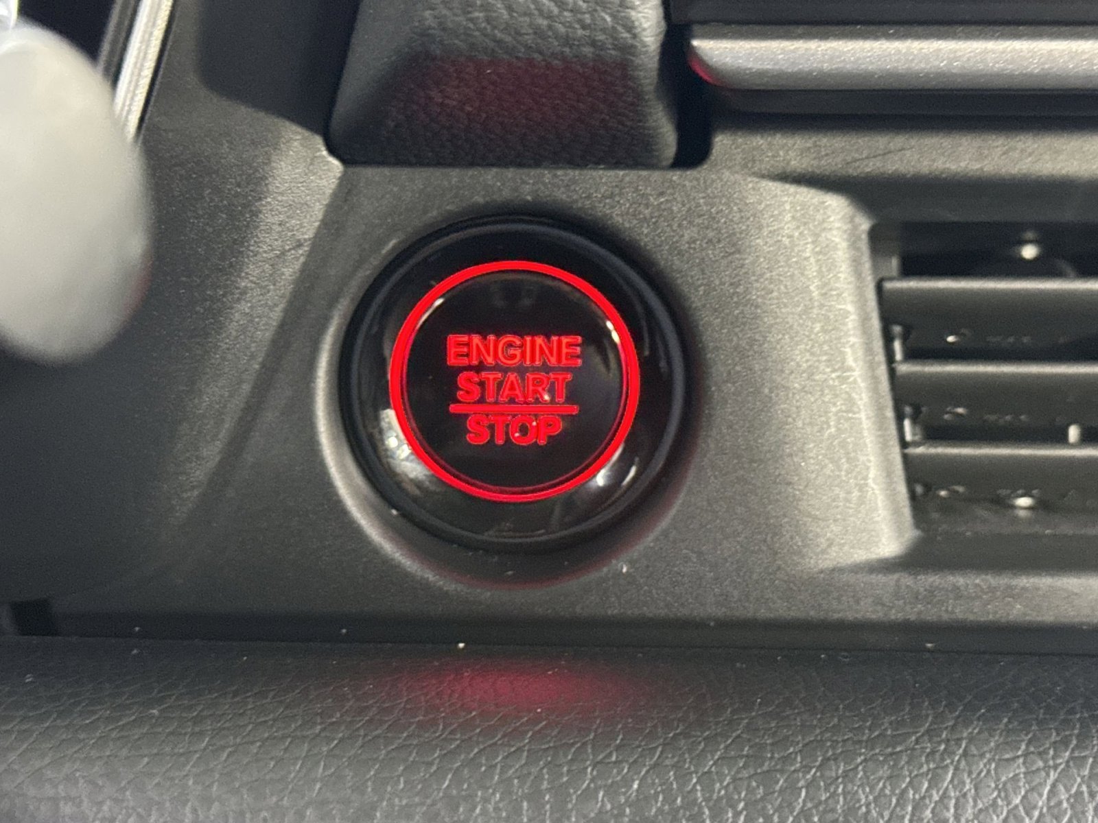 Used 2025 Honda Pilot EX-L image 35