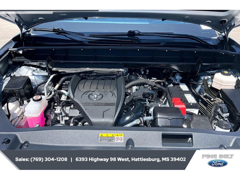 Used 2024 Toyota Highlander XLE AWD/4WD image 8