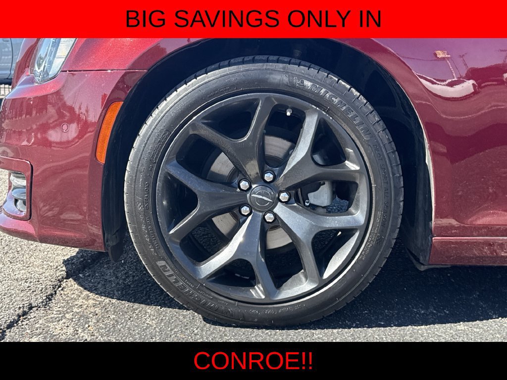 Used 2022 Chrysler 300 Touring L w/ Popular Equipment Group RWD image 9