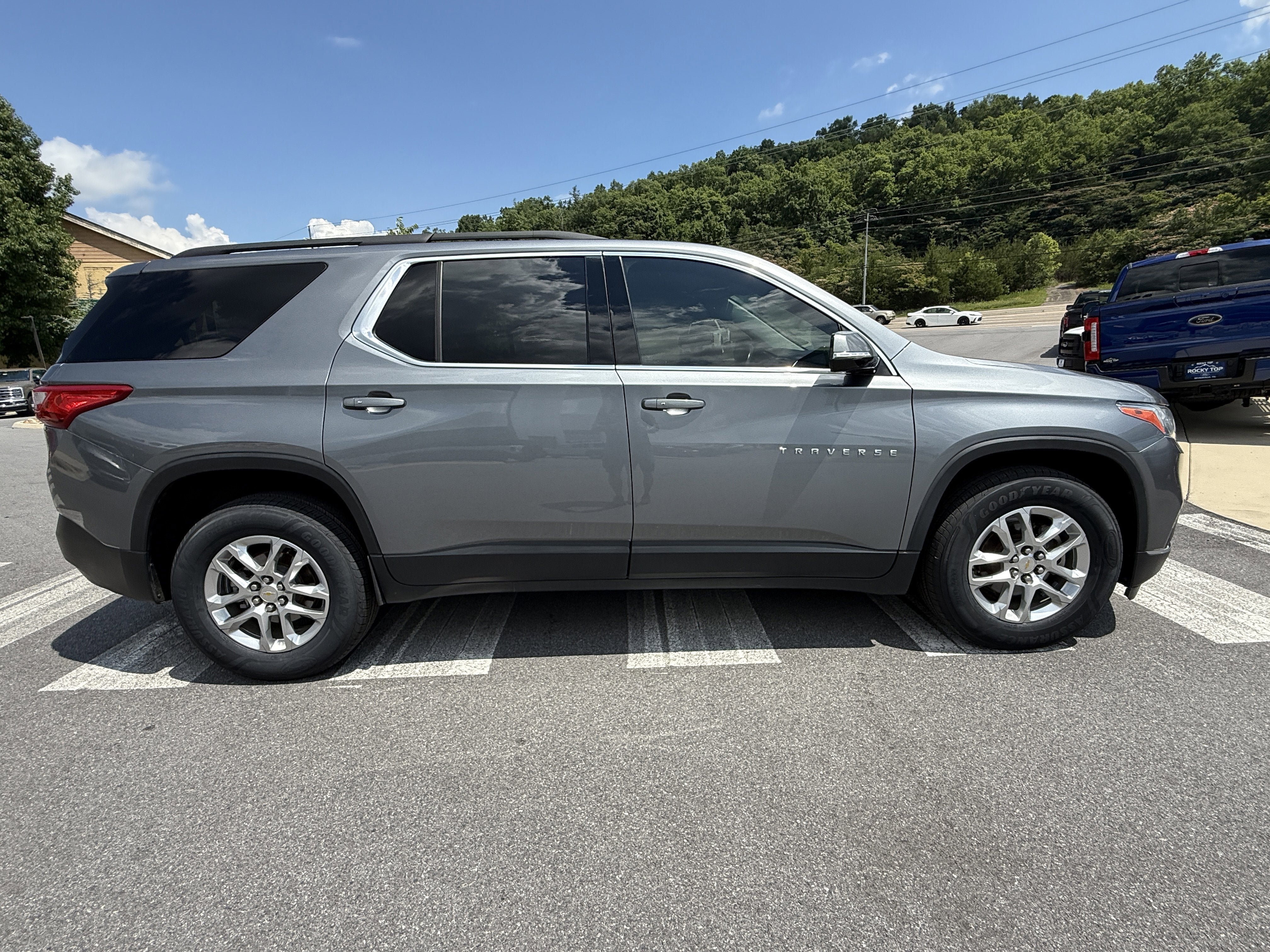 Used 2020 Chevrolet Traverse LT FWD image 4