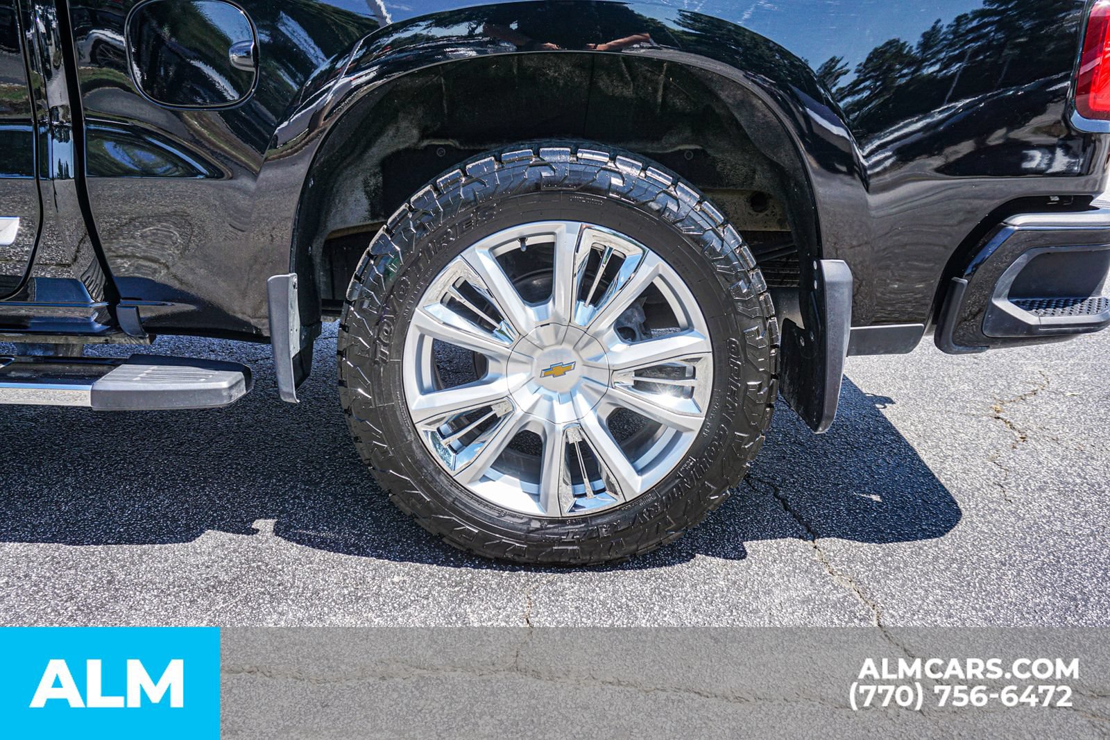 Used 2023 Chevrolet Silverado 1500 High Country w/ High Country Premium Package AWD/4WD image 15