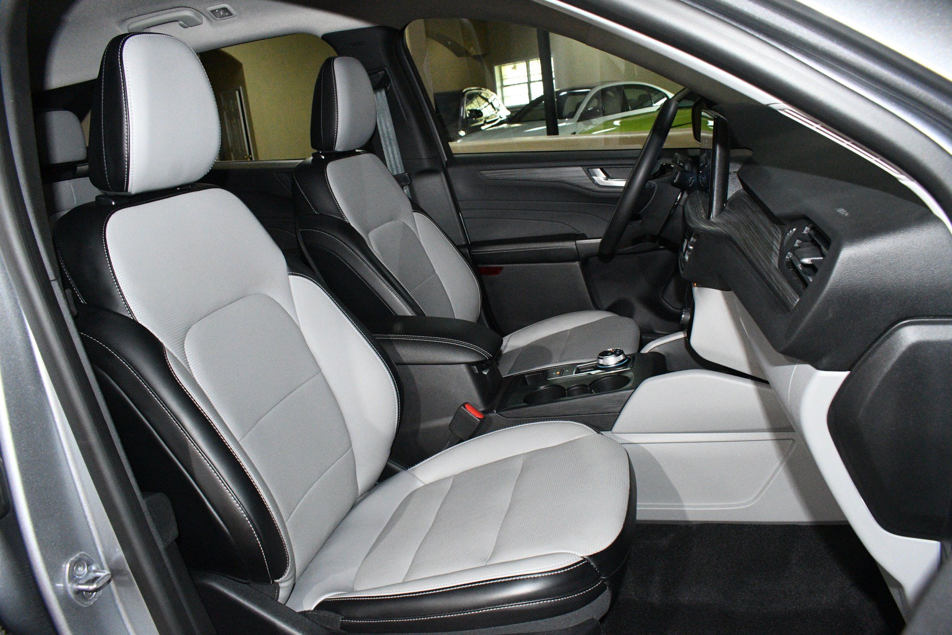 Used 2024 Ford Escape Platinum AWD/4WD image 8