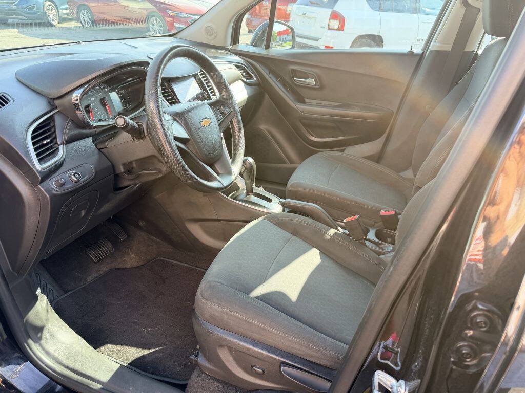 Used 2020 Chevrolet Trax LS FWD image 9