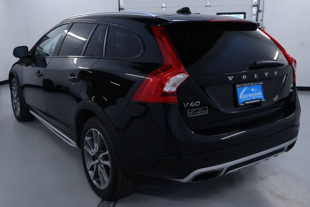 Used 2018 Volvo V60 T5 Cross Country AWD/4WD image 5