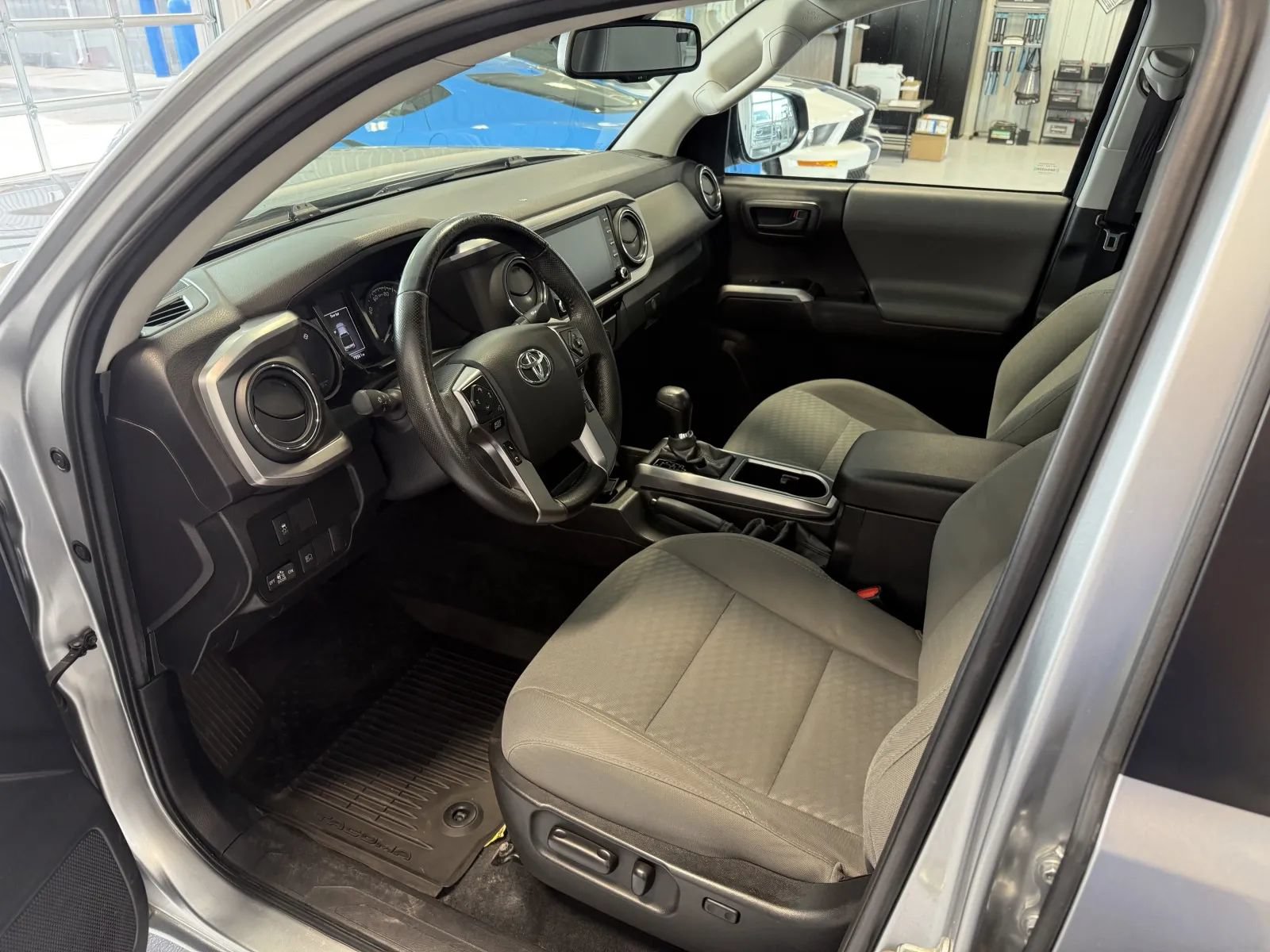 Used 2023 Toyota Tacoma SR5 w/ Technology Package AWD/4WD image 9