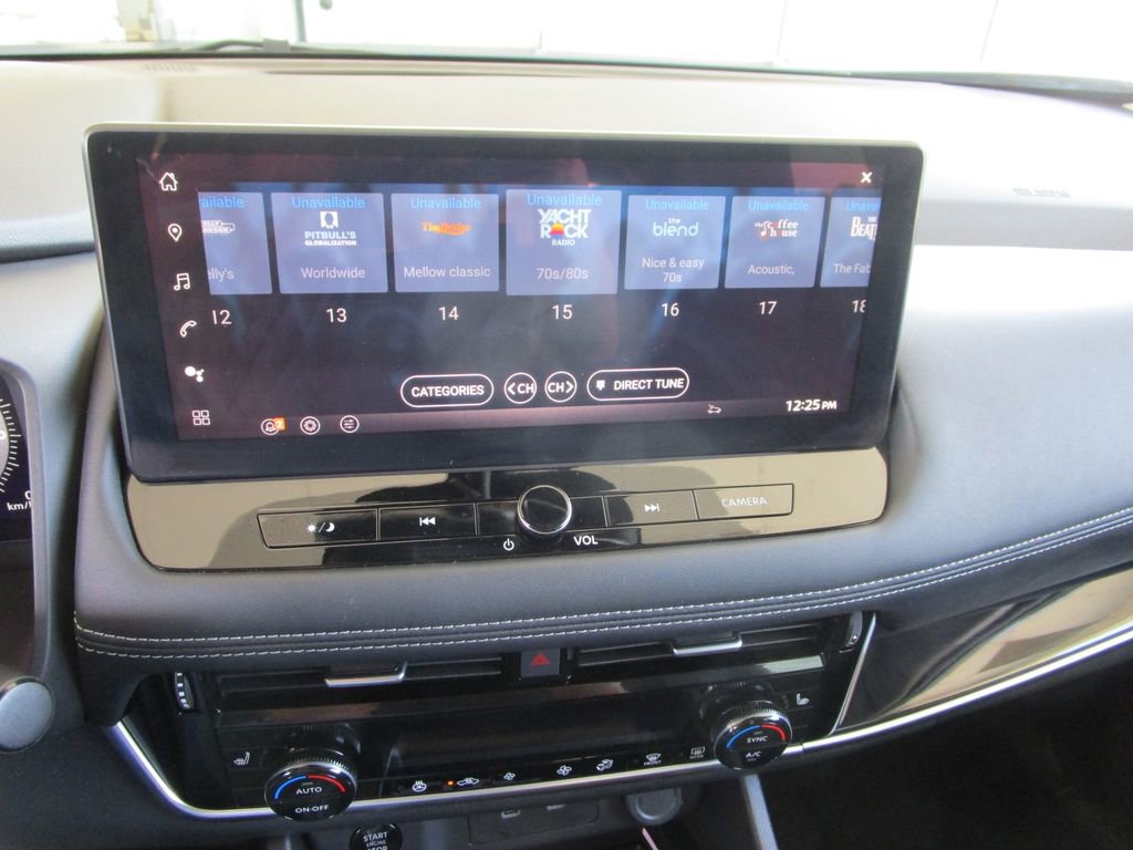 Used 2025 Nissan Rogue SL AWD/4WD image 35