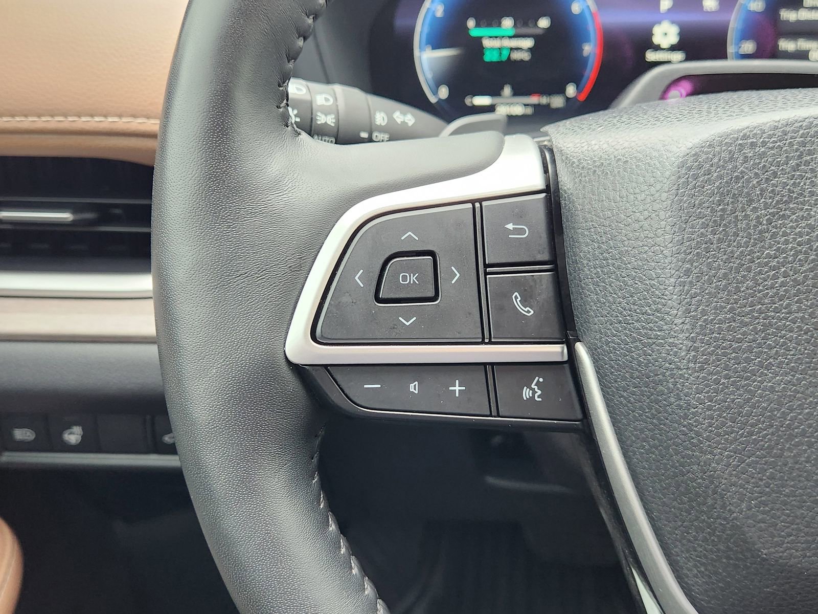 Used 2025 Toyota Grand Highlander AWD image 32