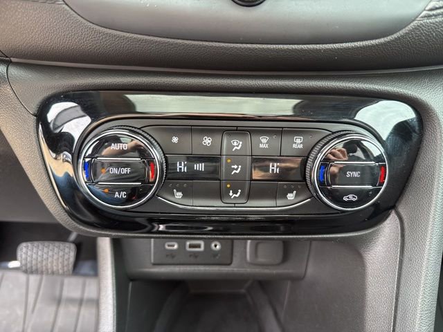 Used 2022 Buick Encore GX Essence w/ Experience Buick Package image 27