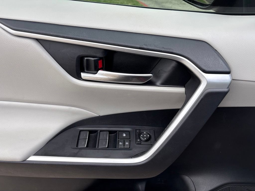 Used 2023 Toyota RAV4 XLE Premium FWD image 12