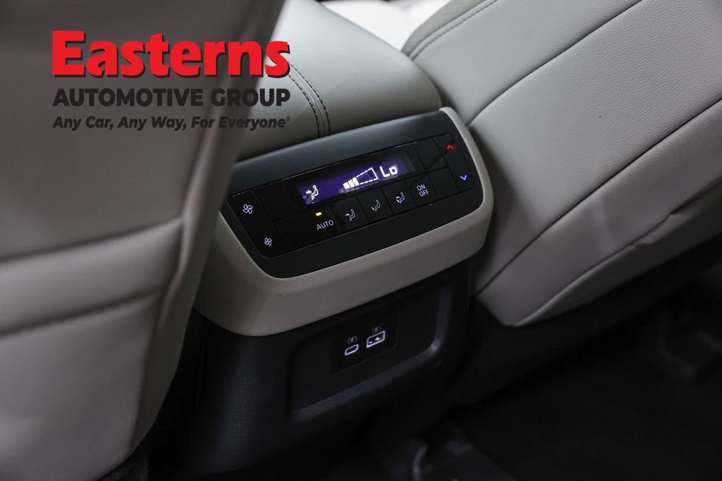 Used 2022 Nissan Pathfinder SL AWD/4WD image 22