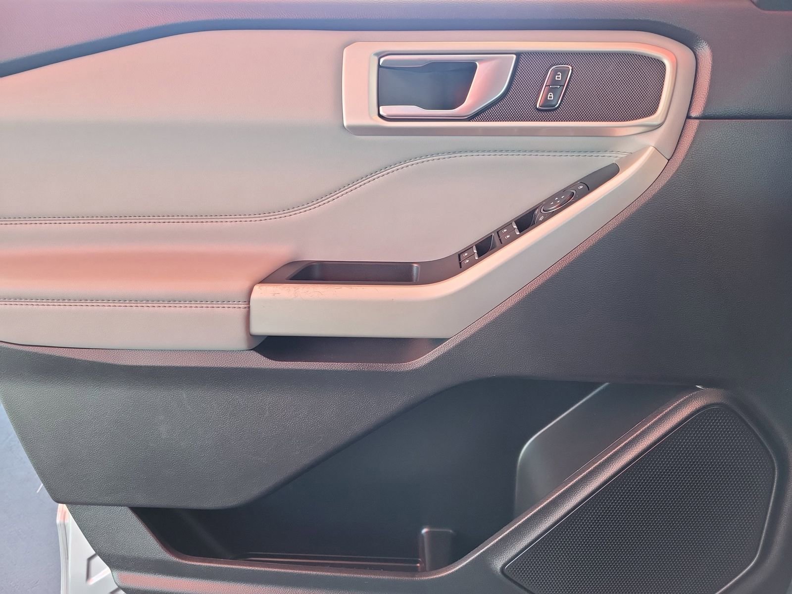 Used 2022 Ford Explorer XLT w/ Equipment Group 202A image 21