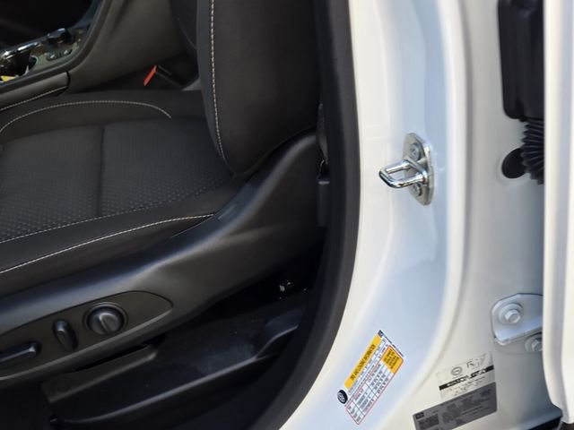 Used 2023 GMC Acadia SLE w/ Driver Convenience Package image 15