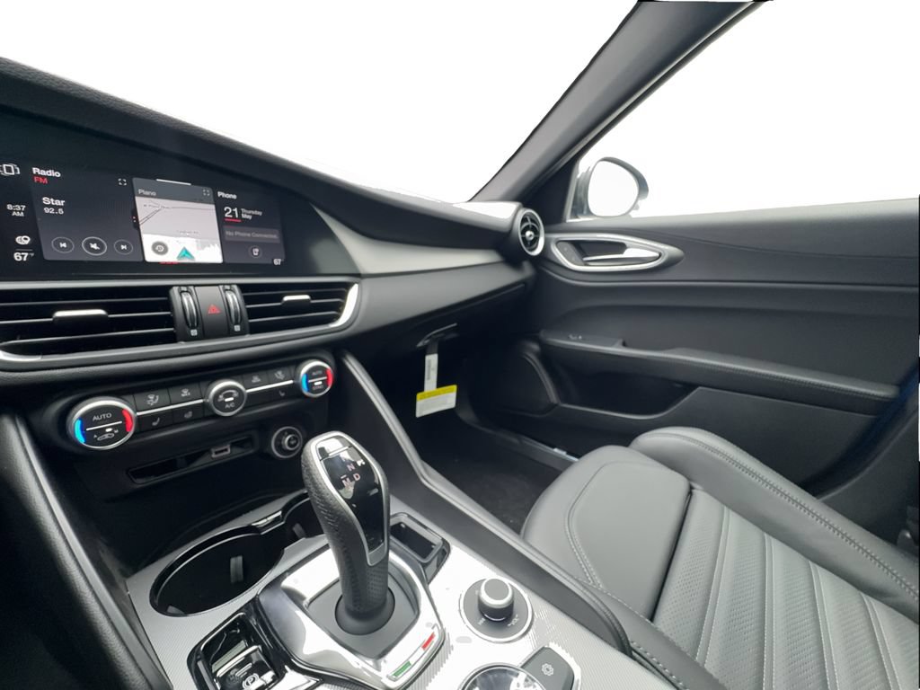 New 2026 Alfa Romeo Giulia w/ Driving Assist Package RWD image 40