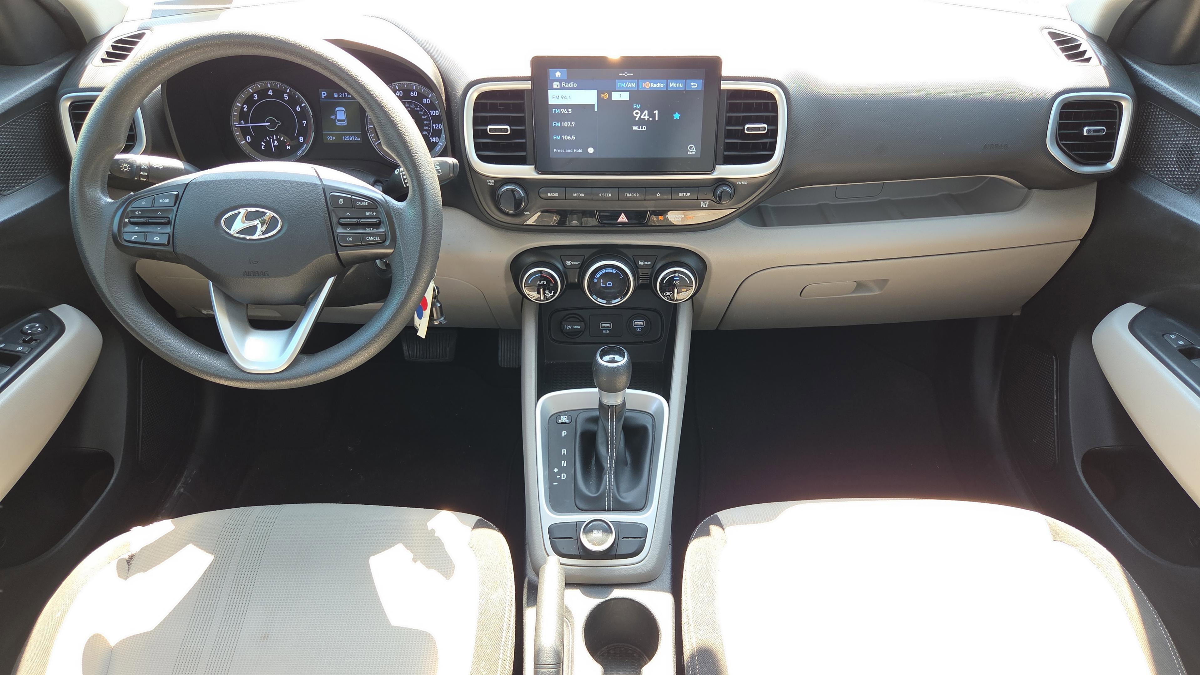 Used 2020 Hyundai Venue SEL image 15