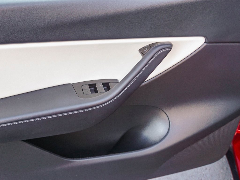 Used 2021 Tesla Model Y Long Range image 18