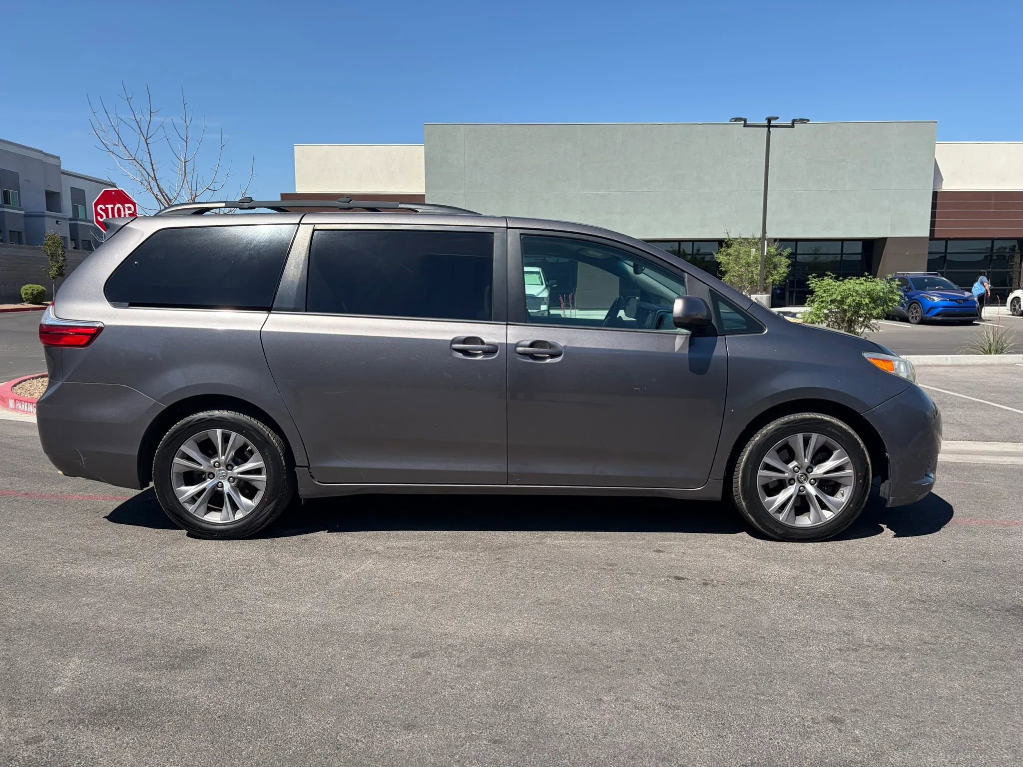 Used 2015 Toyota Sienna LE FWD image 4