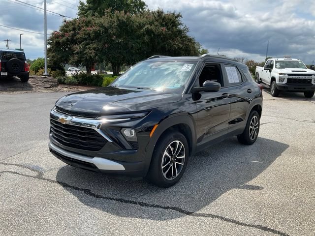 Used 2025 Chevrolet TrailBlazer LT AWD/4WD image 1