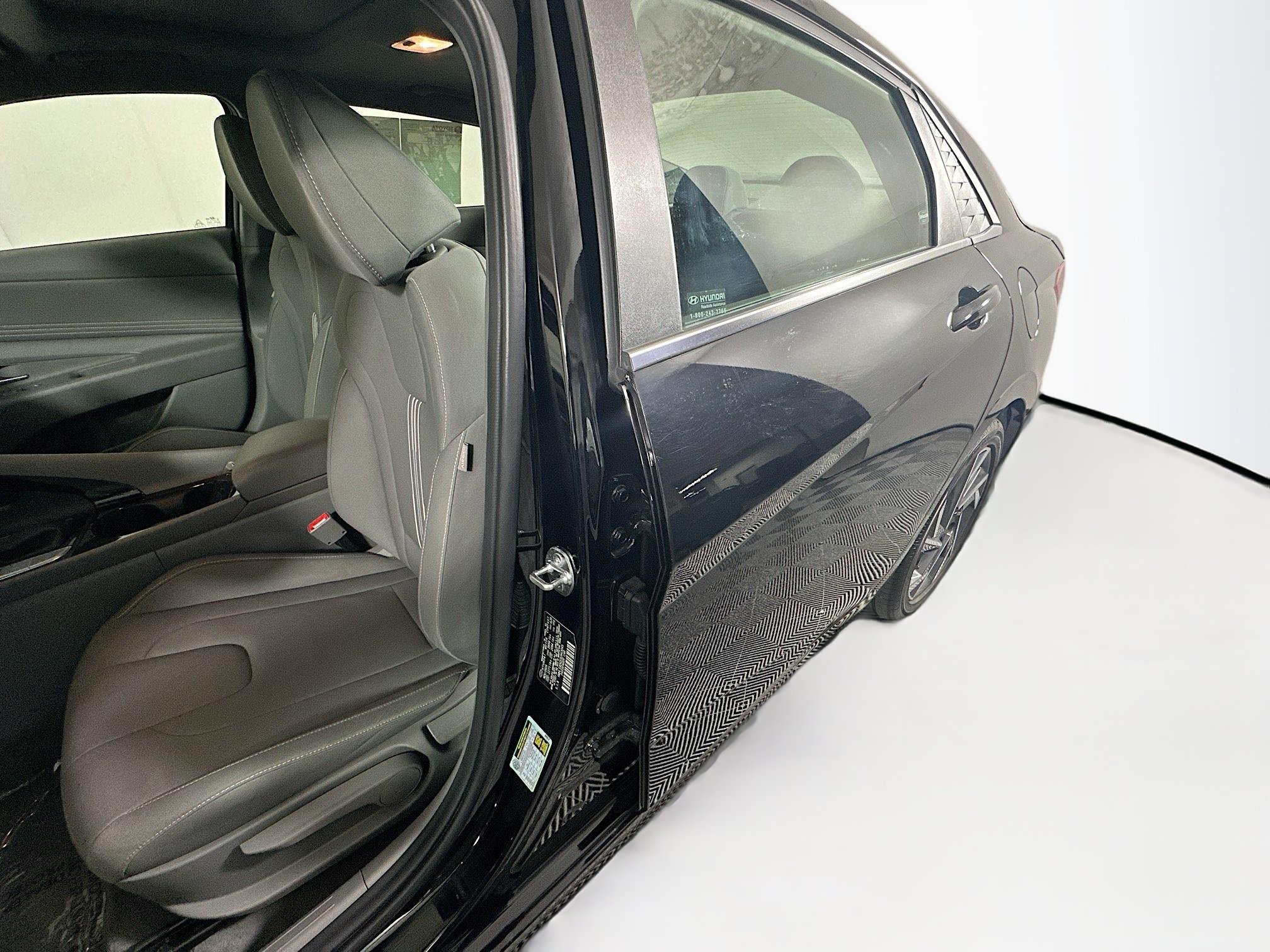 Used 2025 Hyundai Elantra SEL FWD image 12