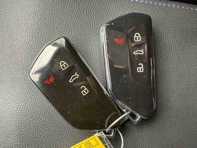 Used 2022 Volkswagen Golf R image 16