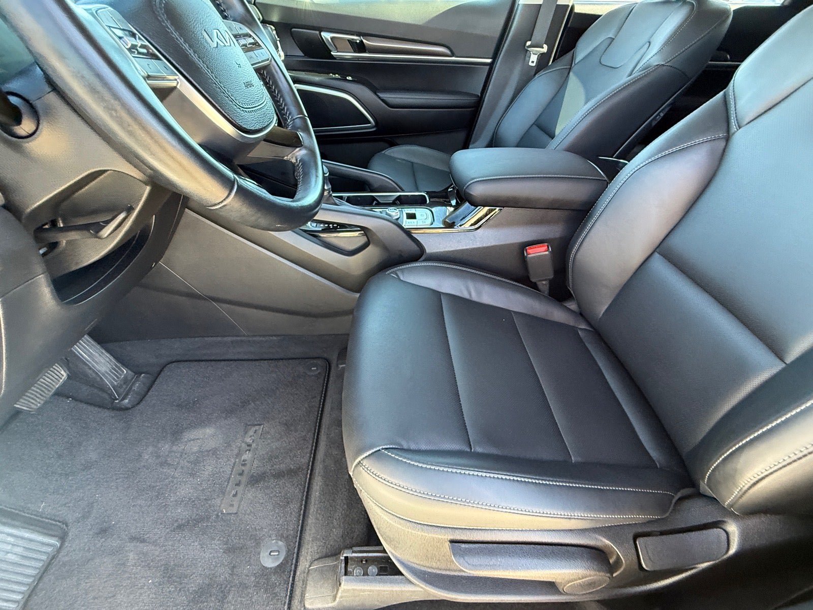 Used 2024 Kia Telluride LX FWD image 12