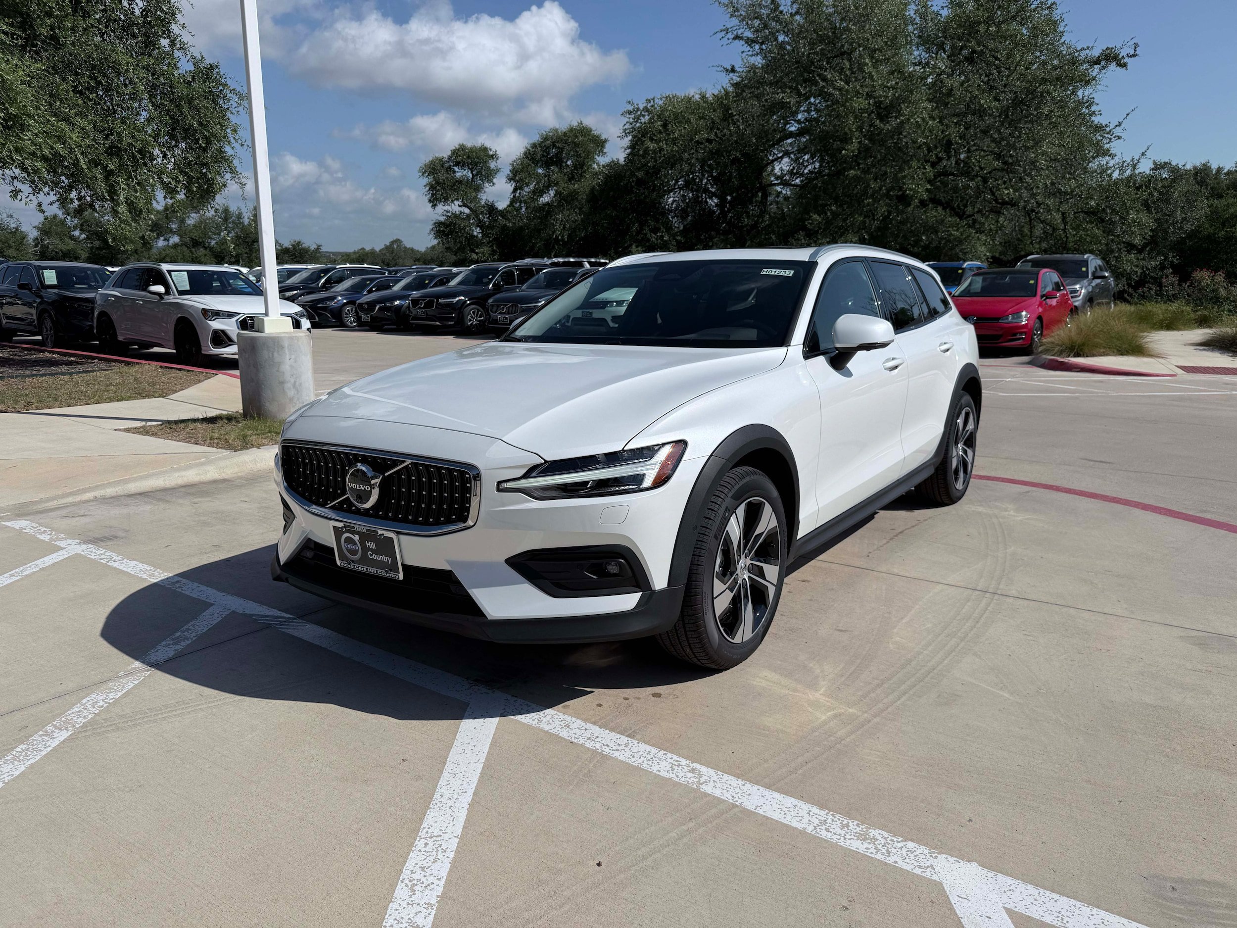 New 2026 Volvo V60 B5 Cross Country Plus w/ Climate Package AWD/4WD image 2