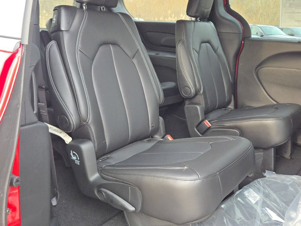 New 2026 Chrysler Pacifica Select AWD/4WD image 11