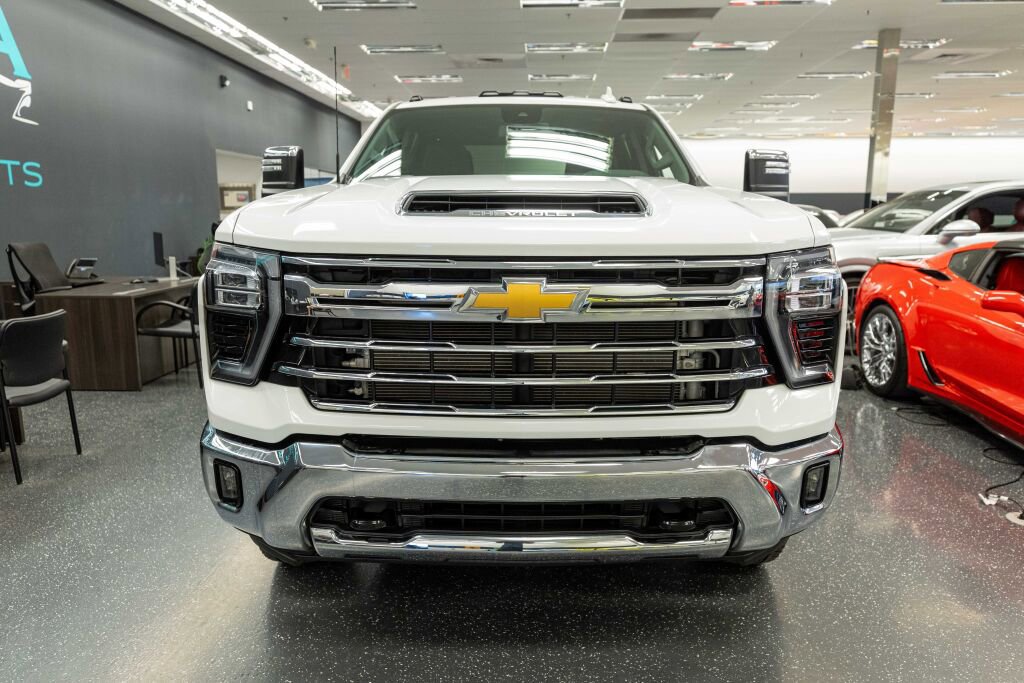 Used 2024 Chevrolet Silverado 3500 LTZ image 3