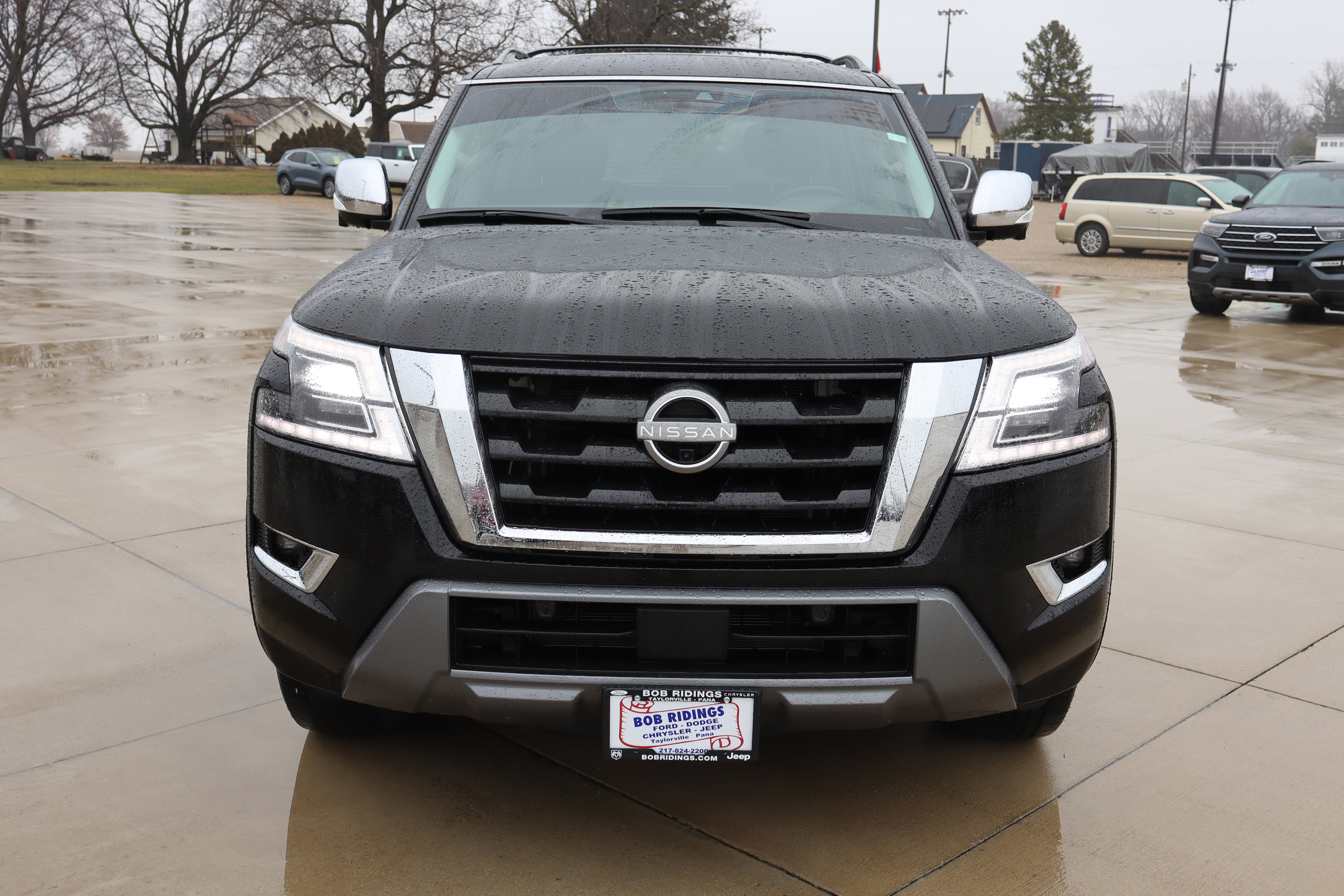 Used 2024 Nissan Armada Platinum w/ Captain's Chairs Package image 3